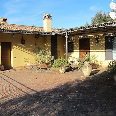 Agriturismo Scuderie Della Contea Sutri Luaran gambar