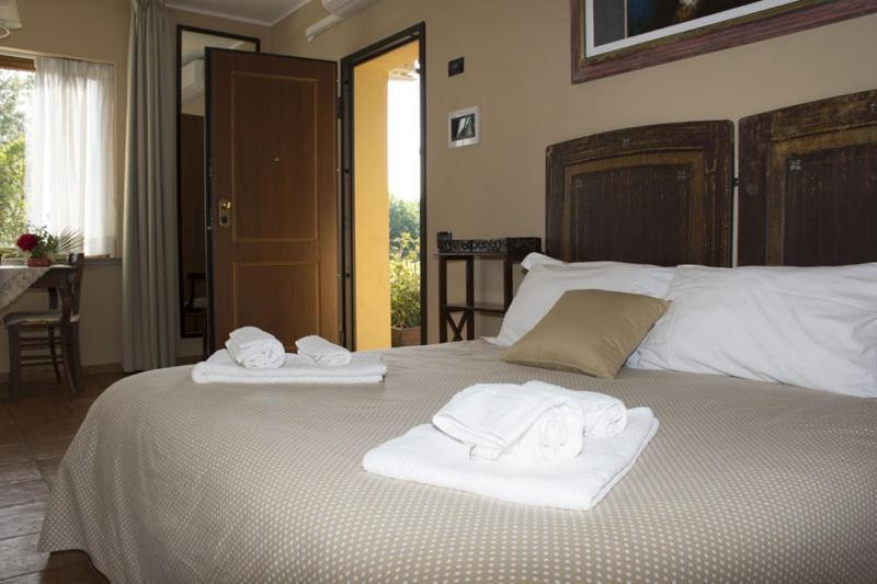 Agriturismo Scuderie Della Contea Sutri Luaran gambar