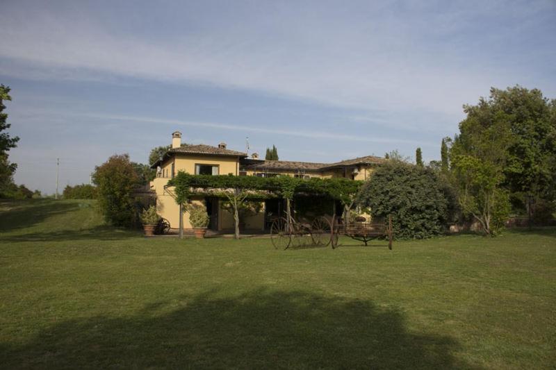 Agriturismo Scuderie Della Contea Sutri Luaran gambar